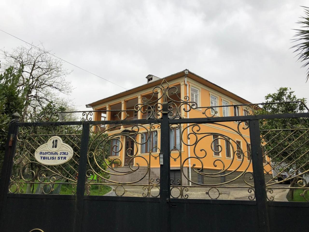 Гостевой дом TEMO 10 Батуми Экстерьер фото